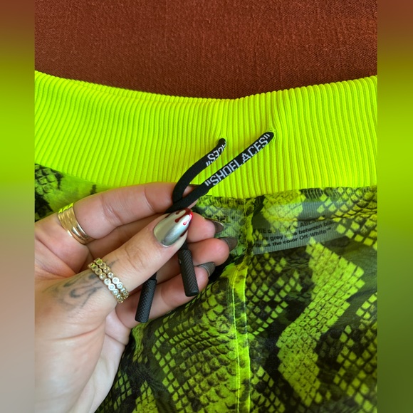 Off-White c/o Virgil Abloh Runway Ready to wear Neon Snakeprint Mesh Joggers - Picture 8 of 16